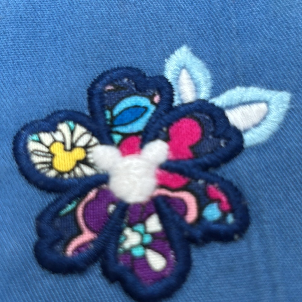Vera Bradley + Disney Sensational Six ID zipper pouch w/Mickey shaped key ring. - Picture 6 of 11